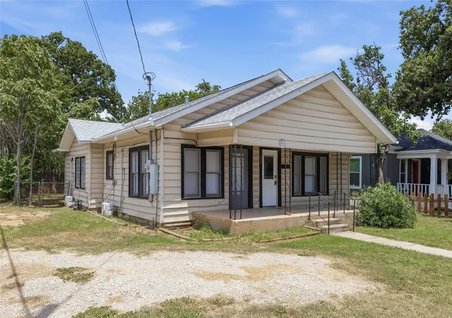 Photo 1 of Sale Pending at 1317 Avenue C, Brownwood, TX 76801 | MLS# 21345982 | Listing updated on 2026-10-06
