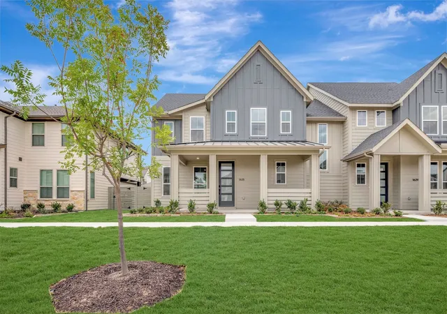 Photo 1 of Sale Pending at 1625 Laurel Ln, Argyle, TX 76226 | MLS# 21347121 | Listing updated on 2026-09-15