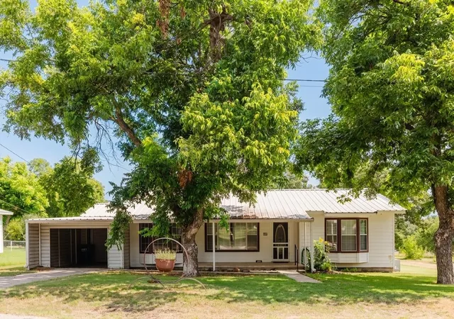 1st image of 649 E Short Ave, De Leon, TX 76444 | MLS# 21345841