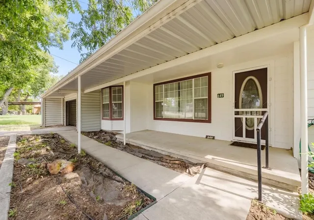 3rd image of 649 E Short Ave, De Leon, TX 76444 | MLS# 21345841