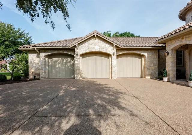 Photo 3 of Sale Pending at 1601 Catalina Bay Ct, Granbury, TX 76048 | MLS# 21346569 | Listing updated on 2026-08-26