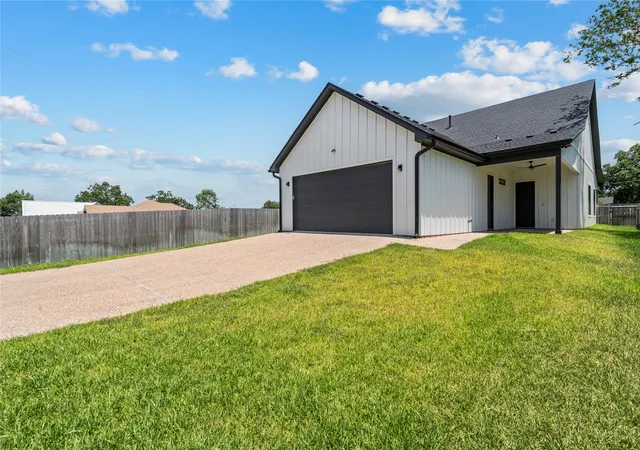 Photo 3 of Single family home for sale at 107 N Jena St, Riesel, TX 76682 | MLS# 21346187 | Listing updated on 2026-08-15