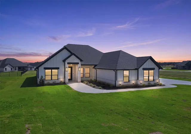 Photo 1 of Single family home for sale at 104 Hazlewood Ct, Granbury, TX 76049 | MLS# 21342542 | Listing updated on 2026-08-28