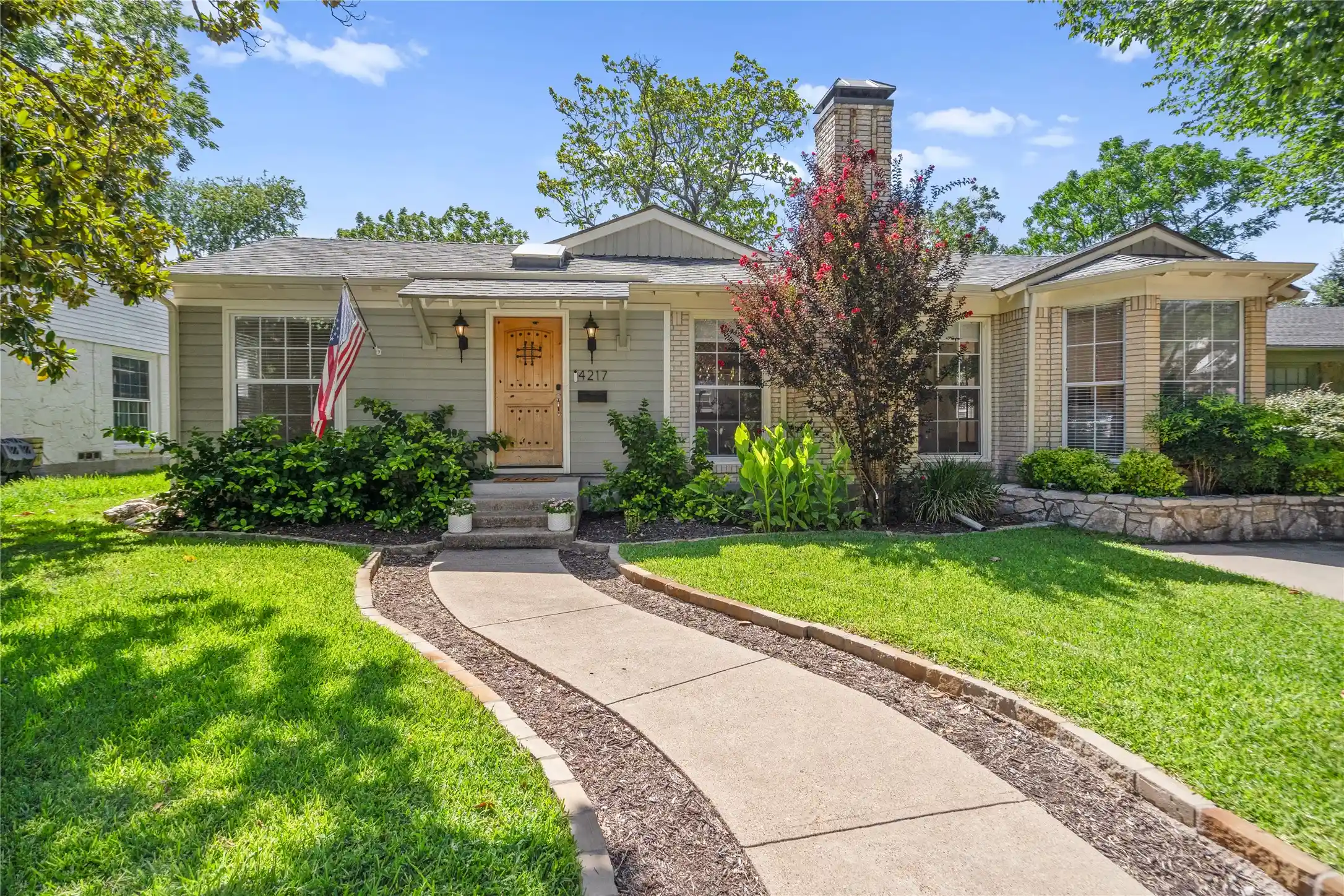 Photo 1 of Sale Pending at 4217 Delmar Ave, Dallas, TX 75206 | MLS# 21344730 | Listing updated on 2026-10-16