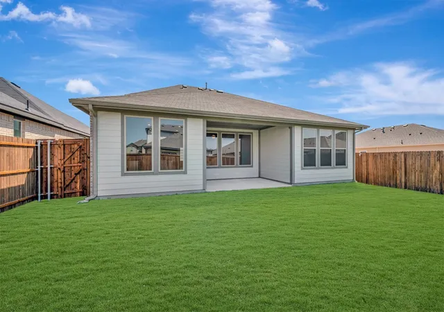 Photo 3 of Single family home for sale at 1721 Willow Patch Dr, Krum, TX 76249 | MLS# 21347374 | Listing updated on 2026-09-22
