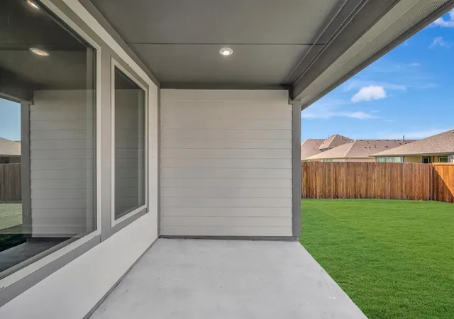 Photo 4 of Single family home for sale at 1721 Willow Patch Dr, Krum, TX 76249 | MLS# 21347374 | Listing updated on 2026-09-22