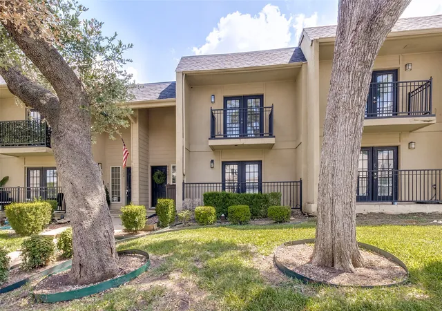 Photo 3 of Townhouse for sale at 9480 Timberleaf Dr, Dallas, TX 75243 | MLS# 21346202 | Listing updated on 2026-09-17