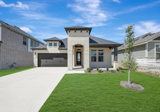 Photo 1 of Single family home for sale at 1725 Willow Patch Dr, Krum, TX 76249 | MLS# 21347307 | Listing updated on 2026-09-24
