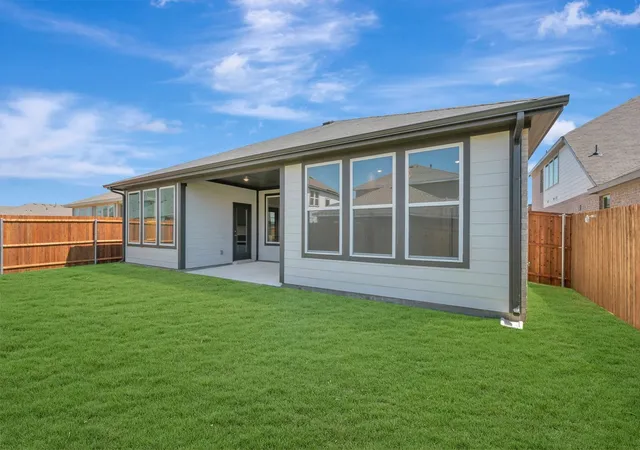 Photo 3 of Single family home for sale at 1725 Willow Patch Dr, Krum, TX 76249 | MLS# 21347307 | Listing updated on 2026-09-24