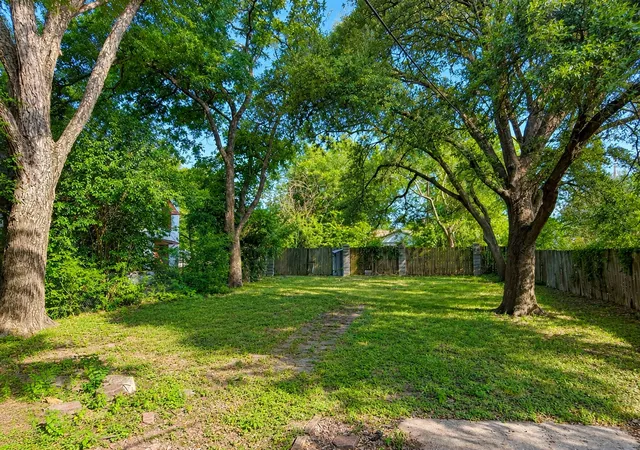 8th image of 2321 Alexander Ave, Waco, TX 76708 | MLS# 21347352