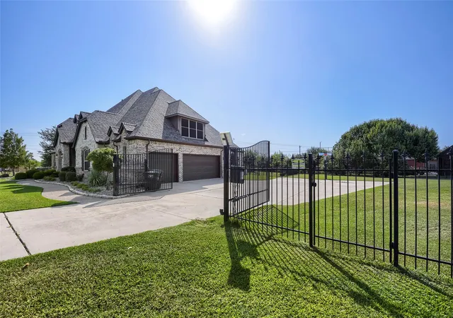 Photo 3 of Single family home for sale at 1501 Willow Tree Dr, Haslet, TX 76052 | MLS# 21345613 | Listing updated on 2026-09-29