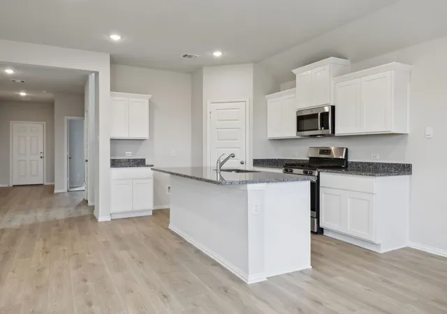 Photo 3 of Single family home for sale at 603 Stone Hollow Dr, Van Alstyne, TX 75495 | MLS# 21347402 | Listing updated on 2026-10-07