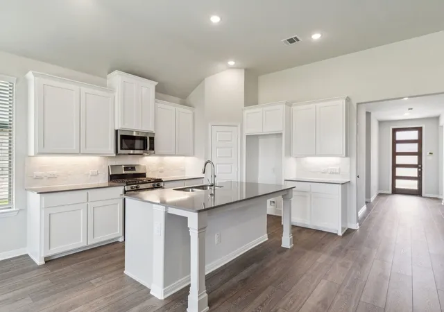 Photo 3 of Single family home for sale at 724 Metallic Tree Ln, Van Alstyne, TX 75495 | MLS# 21347411 | Listing updated on 2026-10-07