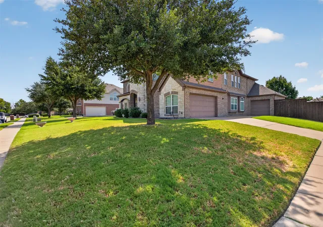 Photo 3 of Single family home for sale at 813 Wren Ct, Forney, TX 75126 | MLS# 21346122 | Listing updated on 2026-09-25