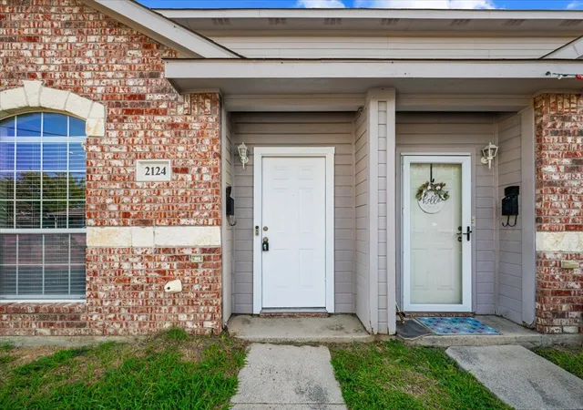 2nd image of 2122 W E Roberts Dr, Grand Prairie, TX 75051 | MLS# 21346684