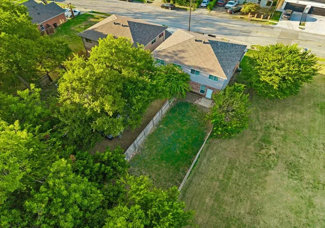 4th image of 2122 W E Roberts Dr, Grand Prairie, TX 75051 | MLS# 21346684