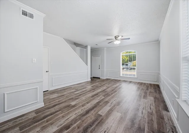 5th image of 2122 W E Roberts Dr, Grand Prairie, TX 75051 | MLS# 21346684