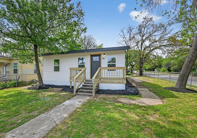 Photo 2 of Single family home for sale at 3500 Baylor St, Fort Worth, TX 76119 | MLS# 21346974 | Listing updated on 2026-08-25