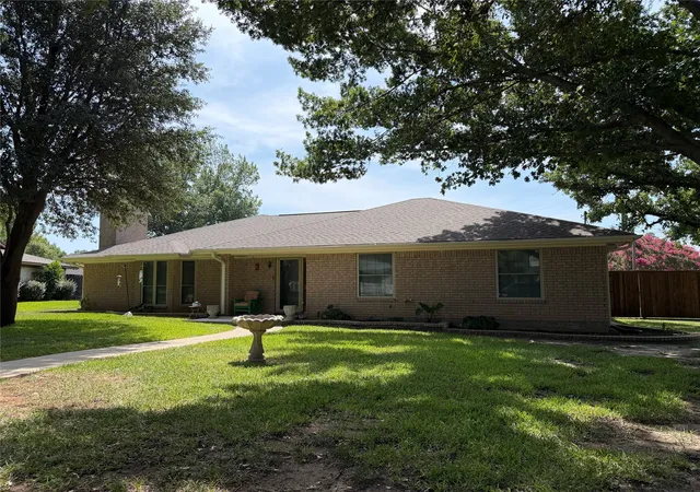 Photo 2 of Sale Pending at 3 Brownstone Ct, Brownwood, TX 76801 | MLS# 21347468 | Listing updated on 2026-09-24