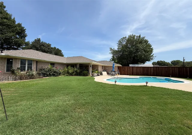 Photo 3 of Sale Pending at 3 Brownstone Ct, Brownwood, TX 76801 | MLS# 21347468 | Listing updated on 2026-09-24