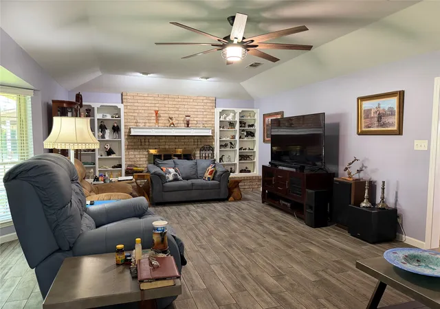 Photo 3 of Sale Pending at 3 Brownstone Ct, Brownwood, TX 76801 | MLS# 21347468 | Listing updated on 2026-09-24