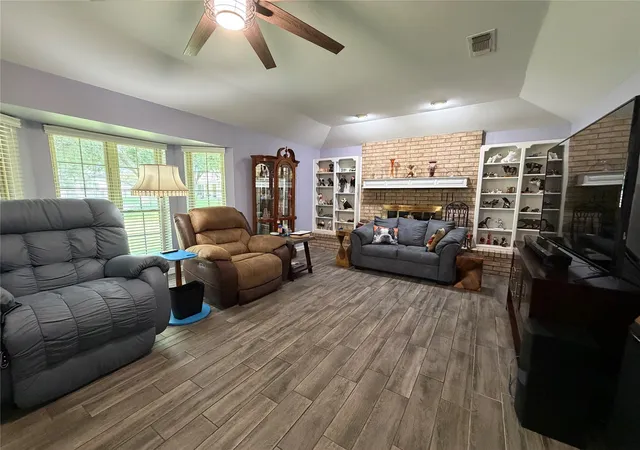 Photo 4 of Sale Pending at 3 Brownstone Ct, Brownwood, TX 76801 | MLS# 21347468 | Listing updated on 2026-09-24