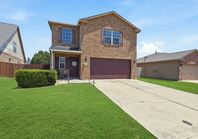 Photo 2 of Single family home for sale at 612 Lazy Crest Dr, Fort Worth, TX 76140 | MLS# 21345607 | Listing updated on 2026-09-16