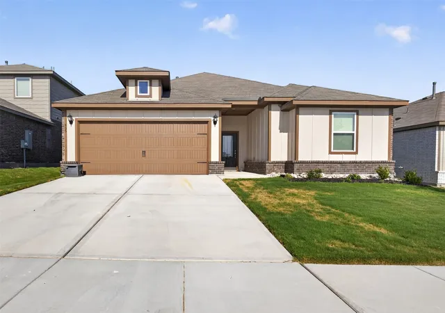 Photo 1 of Single family home for sale at 905 Cawthorne Trl, Fort Worth, TX 76108 | MLS# 21345765 | Listing updated on 2026-08-29