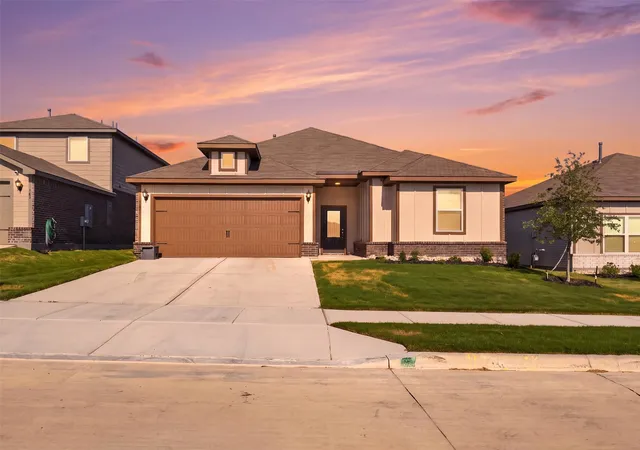 Photo 2 of Single family home for sale at 905 Cawthorne Trl, Fort Worth, TX 76108 | MLS# 21345765 | Listing updated on 2026-08-29