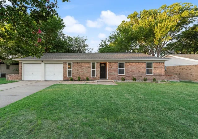 Photo 1 of Sale Pending at 913 Childers Ave, Benbrook, TX 76126 | MLS# 21347502 | Listing updated on 2026-09-01