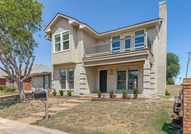 Photo 2 of Single family home for sale at 8400 Golf Club Cir, Fort Worth, TX 76179 | MLS# 21258311 | Listing updated on 2026-08-26
