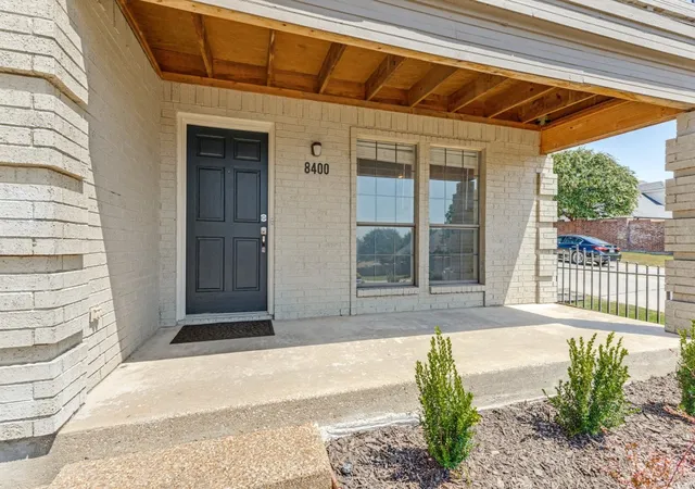 Photo 3 of Single family home for sale at 8400 Golf Club Cir, Fort Worth, TX 76179 | MLS# 21258311 | Listing updated on 2026-08-26