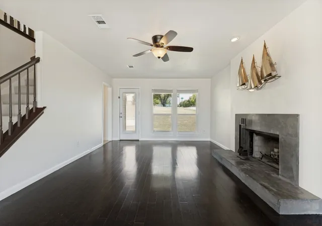 Photo 4 of Single family home for sale at 8400 Golf Club Cir, Fort Worth, TX 76179 | MLS# 21258311 | Listing updated on 2026-08-26