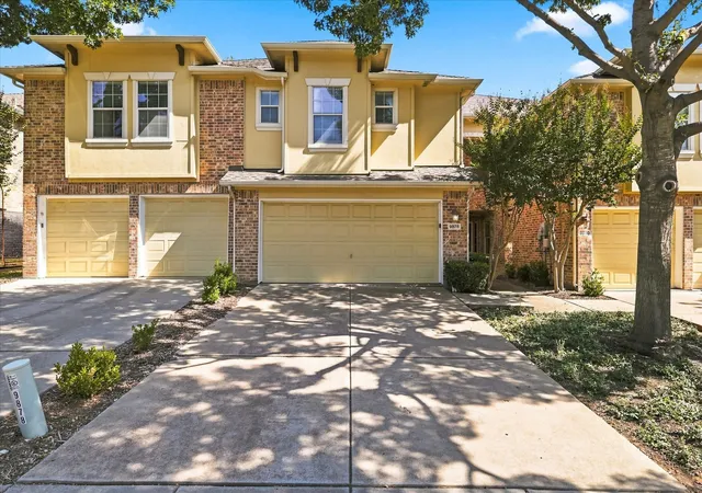 Townhouse for sale at 9878 Wake Bridge Dr, Frisco, TX 75035 | MLS# 21346050