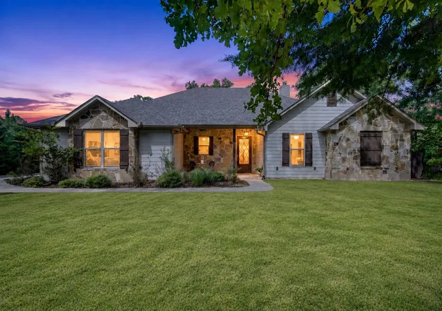 Photo 1 of Single family home for sale at 9236 Safari Blf, Larue, TX 75770 | MLS# 21344706 | Listing updated on 2026-09-03