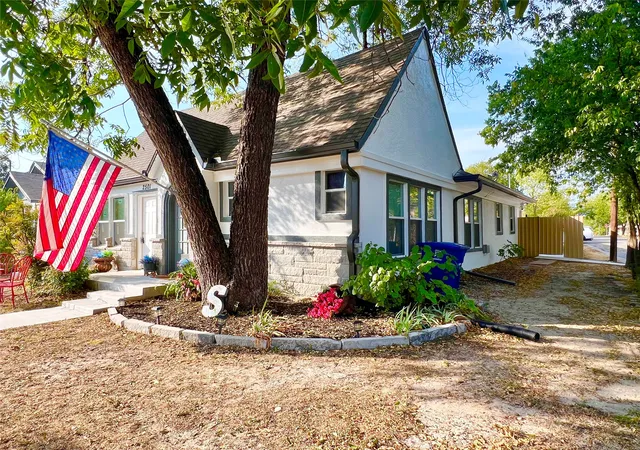 Photo 1 of Single family home for sale at 2501 Austin Ave, Brownwood, TX 76801 | MLS# 21347407 | Listing updated on 2026-09-30