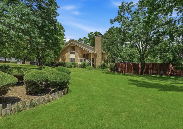 Photo 2 of Sale Pending at 146 River Hills Dr, Denison, TX 75020 | MLS# 21347427 | Listing updated on 2026-08-29
