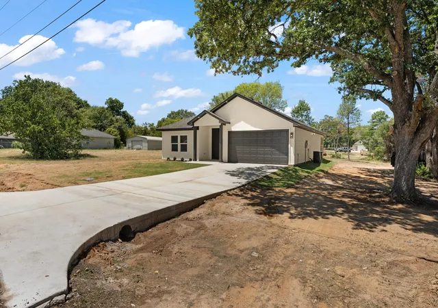 Photo 3 of Single family home for sale at 104 Clear Fork St, Gun Barrel City, TX 75156 | MLS# 21345664 | Listing updated on 2026-09-04