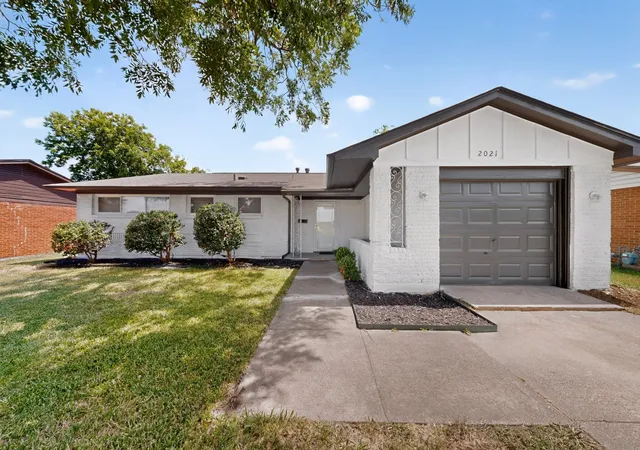 Photo 2 of Sale Pending at 2021 Proctor Dr, Grand Prairie, TX 75051 | MLS# 21347507 | Listing updated on 2026-08-20