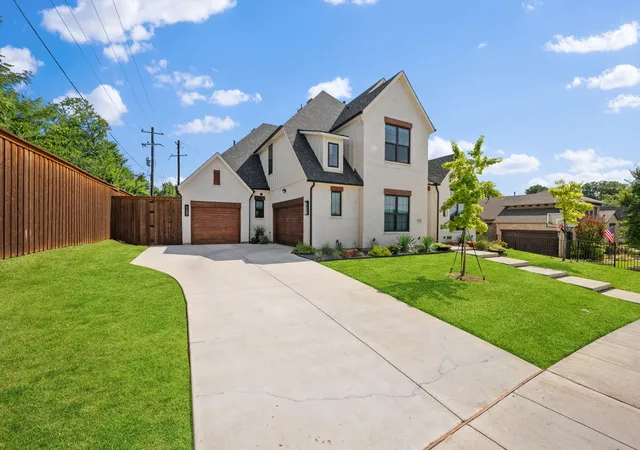 Photo 2 of Single family home for sale at 133 Chisholm Trl, Lewisville, TX 75077 | MLS# 21347478 | Listing updated on 2026-08-22