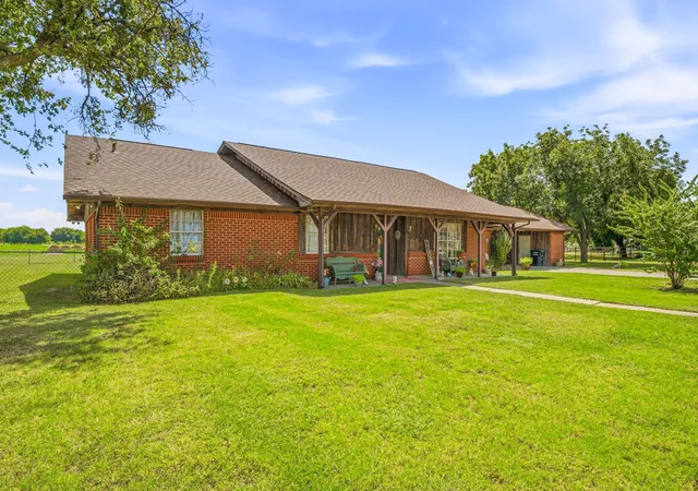 Photo 4 of Single family home for sale at 1642 Salesville Rd, Mineral Wells, TX 76067 | MLS# 21345742 | Listing updated on 2026-09-24