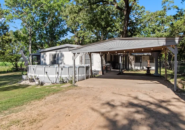 Photo 3 of Single family home for sale at 335 Running Brook Rd, Mabank, TX 75156 | MLS# 21344991 | Listing updated on 2026-09-16