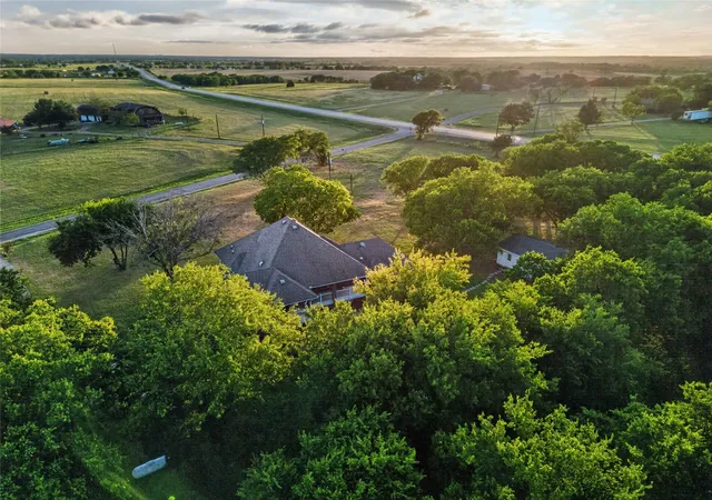 Photo 3 of Single family home for sale at 135 Kirkpatrick Rd, Ennis, TX 75119 | MLS# 21332011 | Listing updated on 2026-08-19