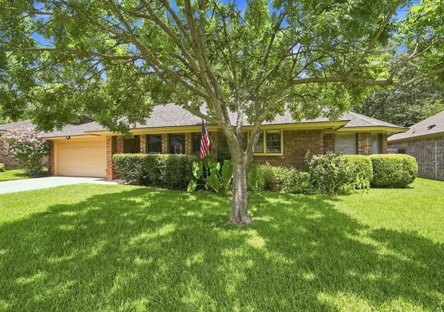 Photo 1 of Single family home for sale at 3509 Tomlinson Ct, Arlington, TX 76017 | MLS# 21347320 | Listing updated on 2026-08-28