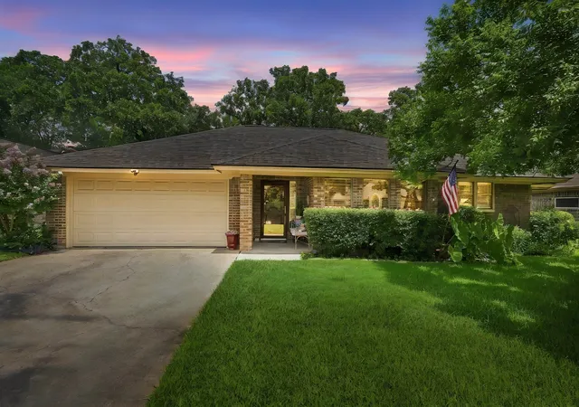 Photo 3 of Single family home for sale at 3509 Tomlinson Ct, Arlington, TX 76017 | MLS# 21347320 | Listing updated on 2026-08-28