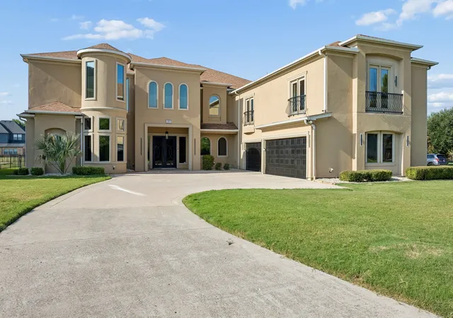 Photo 1 of Mansion for sale at 1032 Bentwater Pkwy, Cedar Hill, TX 75104 | MLS# 21347576 | Listing updated on 2026-08-08