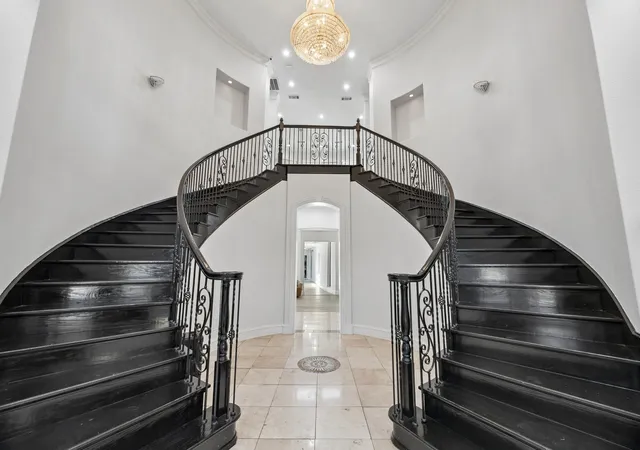 Photo 2 of Mansion for sale at 1032 Bentwater Pkwy, Cedar Hill, TX 75104 | MLS# 21347576 | Listing updated on 2026-08-08