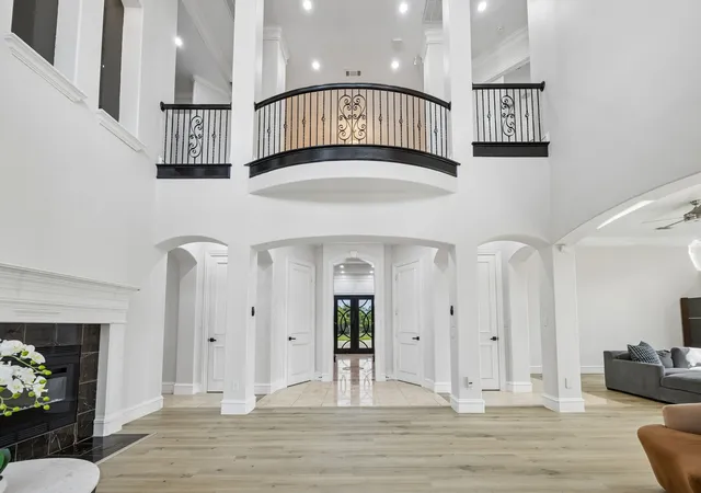 Photo 3 of Mansion for sale at 1032 Bentwater Pkwy, Cedar Hill, TX 75104 | MLS# 21347576 | Listing updated on 2026-08-08