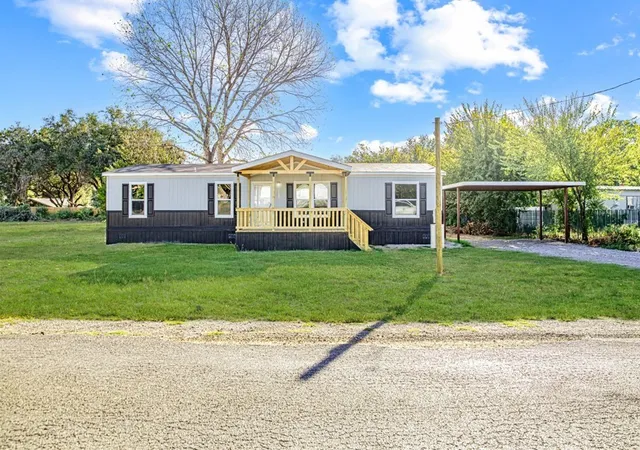 Photo 1 of Manufactured home for sale at 123 Kelly Ct, Azle, TX 76020 | MLS# 21342853 | Listing updated on 2026-09-21