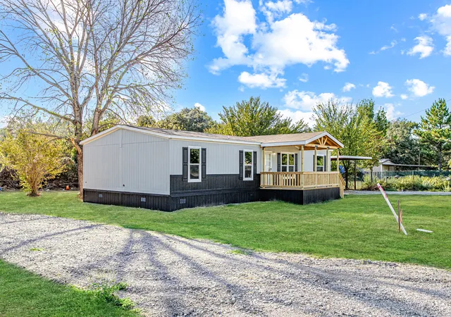 Photo 2 of Manufactured home for sale at 123 Kelly Ct, Azle, TX 76020 | MLS# 21342853 | Listing updated on 2026-09-21